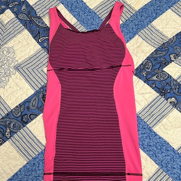 Lululemon size 6 tank bundle - Picture 9 of 9